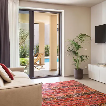 Carlotta Bouganville Apartment