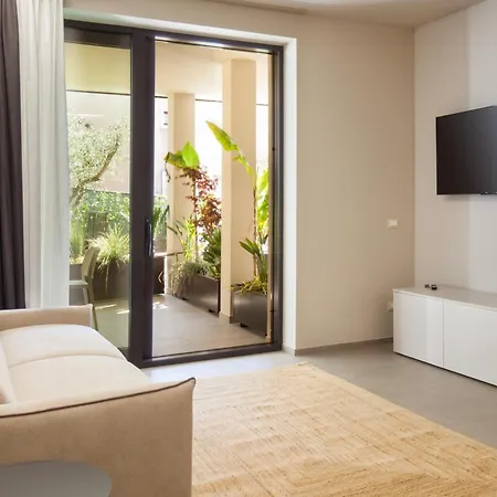 Carlotta Bouganville Apartment